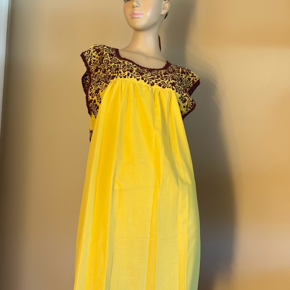 Mexican Style summer dress Dress with Brown Embroidery Size S like new